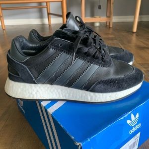 Adidas mens size 7.0 black sneakers